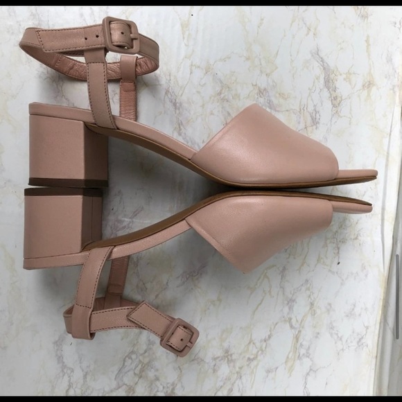 Everlane Block Heel Sandal (read below for sizing) - Picture 9 of 14